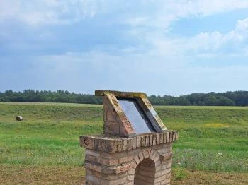 Gróf Szapáry Gyula emléktáblája Tiszabura