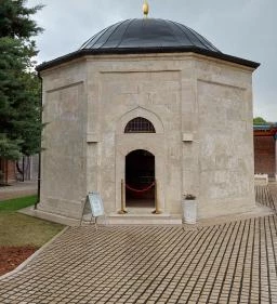 Gül Baba Türbe és Rózsakert