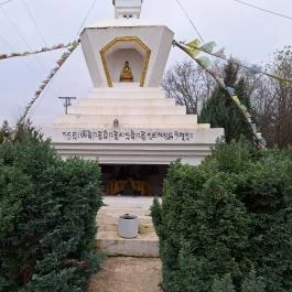 Gyógyító Buddha Sztúpa Biri - Külső kép