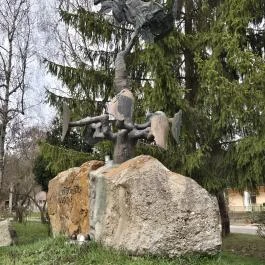 Háborúk áldozatai Csesztve - Külső kép