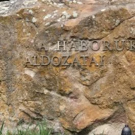 Háborúk áldozatai Csesztve - Külső kép