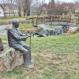 Habsburg Ottó szobra Feked - Külső kép