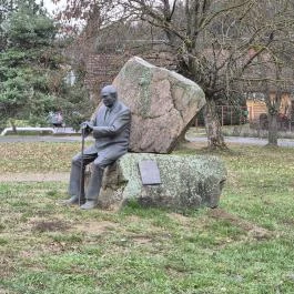 Habsburg Ottó szobra Feked - Külső kép