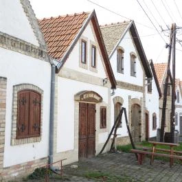 Hajósi pincefalu Hajós - Külső kép