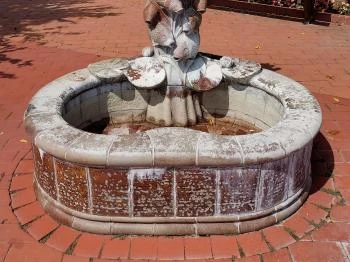 Halas díszkút Tiszaalpár