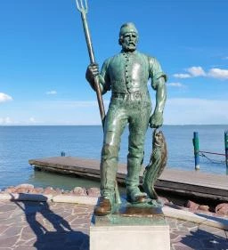 Halász és a Révész Védőszobra