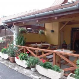 Hangulat Vendéglő & Pizzeria Révfülöp - Belső