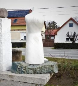 Hantai Simon-emlékmű