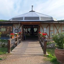 Harcsafészek falatozó, Harsány - Külső kép