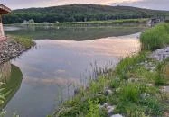 Harcsafészek falatozó Harsány