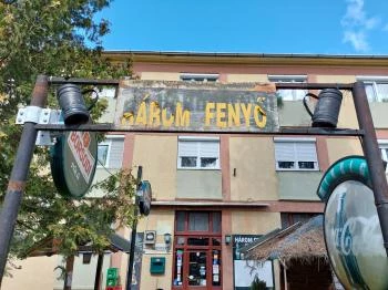 Három Fenyő Étterem Gellénháza