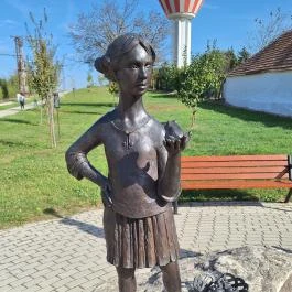 Három gyermek, Fertőszentmiklós - Egyéb