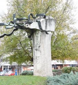 Három tavasz-szobor