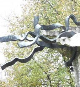 Három tavasz-szobor