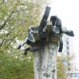 Három tavasz-szobor Kecskemét - Egyéb