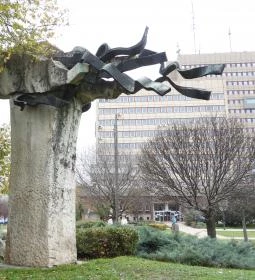 18. legjobb látnivaló: Három tavasz-szobor