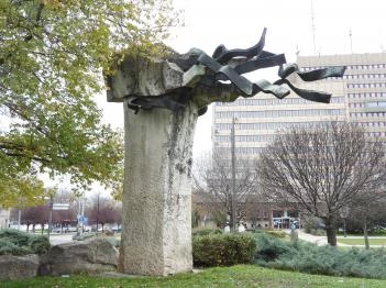 Három tavasz-szobor Kecskemét