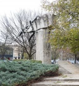 Három tavasz-szobor