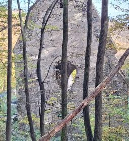 Háromhegyi Pálos templom-és kolostorrom