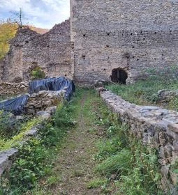 Háromhegyi Pálos templom-és kolostorrom