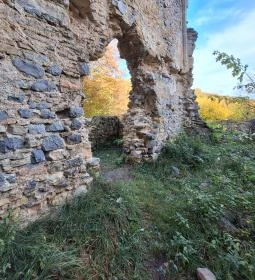 Háromhegyi Pálos templom-és kolostorrom