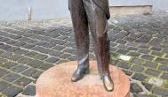 Harrer Pál szobra Budapest - Külső kép