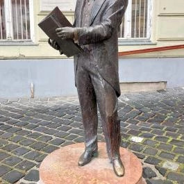 Harrer Pál szobra Budapest - Külső kép