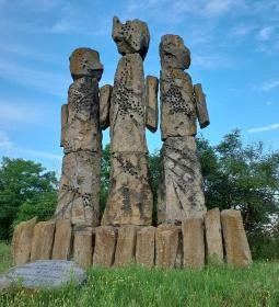 Hatvani vérengzés emlékműve