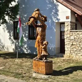 Hazatérőben Bakonykúti - Külső kép