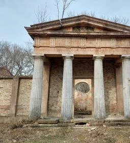 Hegyi kastély & csillagvizsgáló romjai