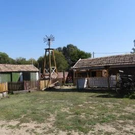 Henryx Western City Császár - Külső kép