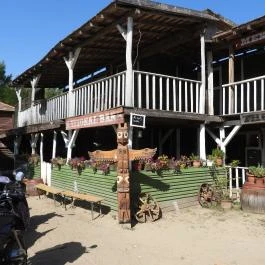 Henryx Western City Császár - Külső kép