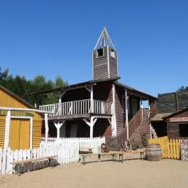 Henryx Western City Császár - Külső kép