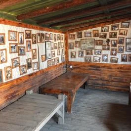 Henryx Western City Császár - Belső