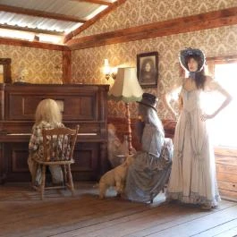 Henryx Western City Császár - Egyéb