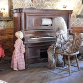 Henryx Western City Császár - Egyéb