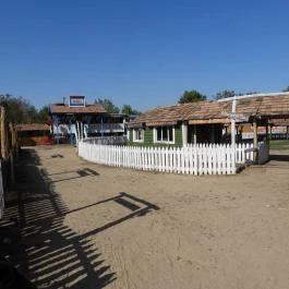 Henryx Western City Császár - Külső kép