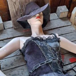 Henryx Western City Császár - Egyéb