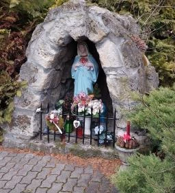 10. legjobb látnivaló: Herceghalmi Lourdes-i barlang