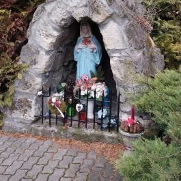 Herceghalmi Lourdes-i barlang Herceghalom - Külső kép