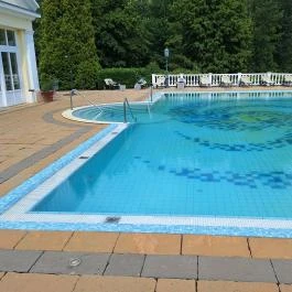 Hertelendy Kastély, Kutas - Medence/kert