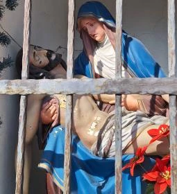 Hétfájdalmú Szűzanya-szobor