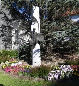 Hévíz várossá avatásának emlékoszlopa