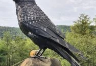 Holló szobor Hollókő