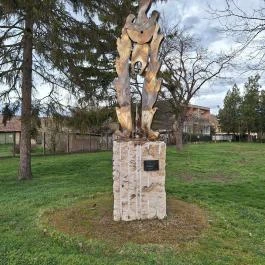 Holocaust emlékmű Pincehely - Külső kép