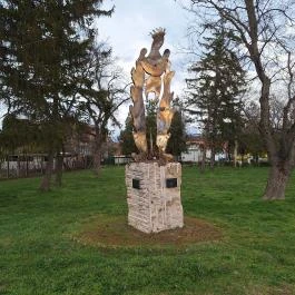 Holocaust emlékmű Pincehely - Külső kép