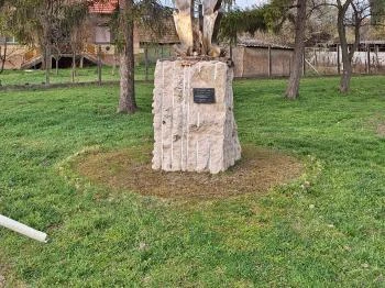 Holocaust emlékmű Pincehely