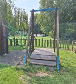 A hon mentsvára Játszótér