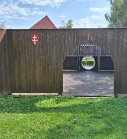 A hon mentsvára Játszótér