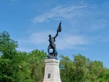 Honvéd emlékmű Tápióbicske